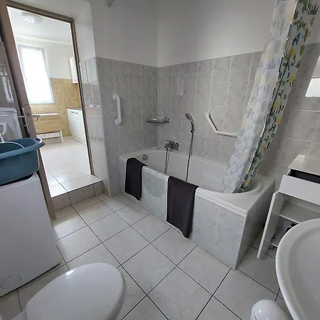 La Petite Maison A La Campagne Сasa de vacaciones Guer